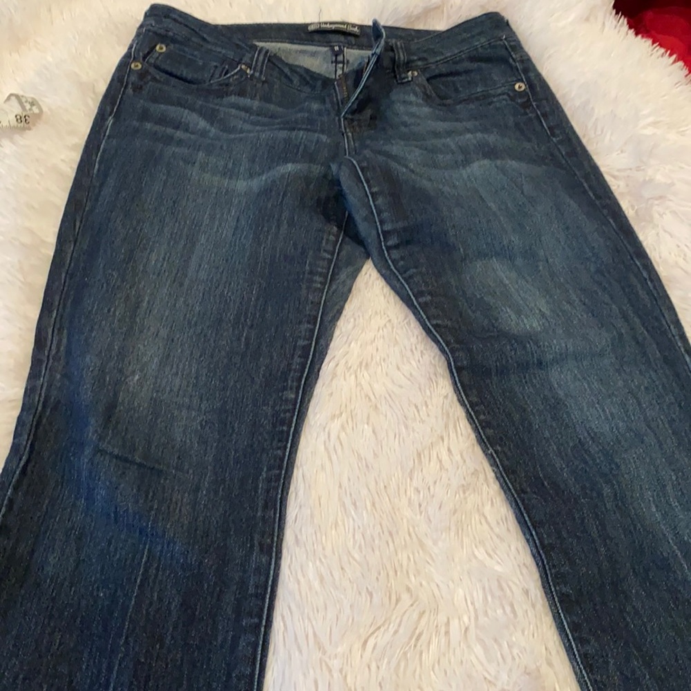 Perfect condition jeans without flaws.